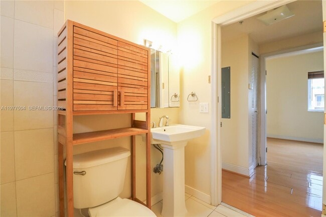 Building Photo - 134 SW 7th Ave