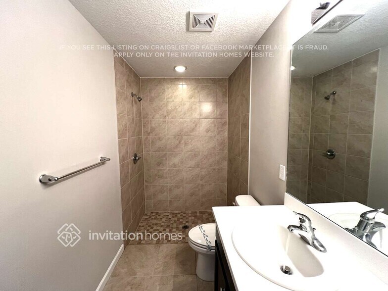 Building Photo - 347 NW Bayshore Blvd