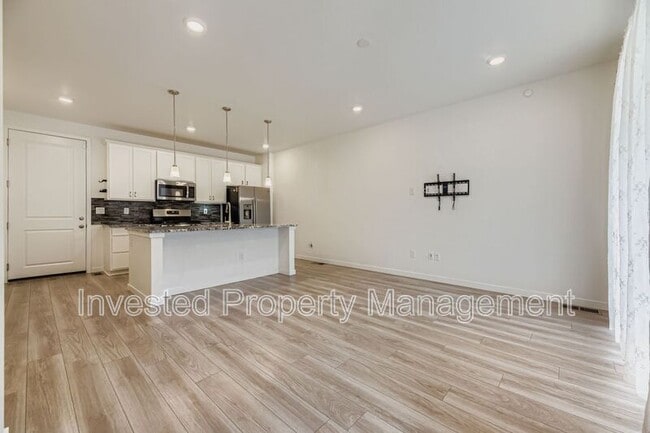 Building Photo - 7488 W Pacific Ln