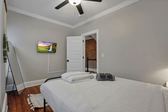 Building Photo - 634 Neil Ave