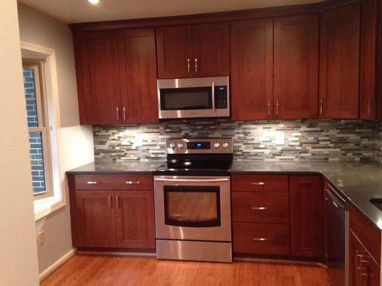 Kitchen - 10345 Hampshire Green Ave