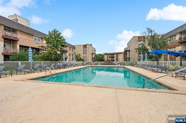 Building Photo - 1111 River C32