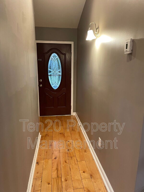 Building Photo - 3211 Maricopa Dr