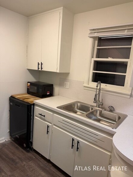 Building Photo - 5110 S Pearl St