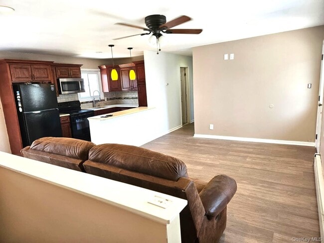 Building Photo - 56 Applegate Dr