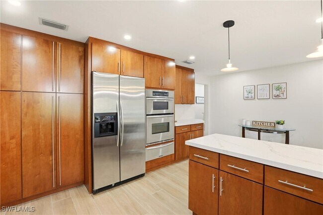 Building Photo - 339 Landmark St