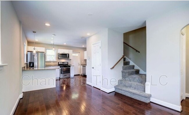 Building Photo - 1004 30th St SE