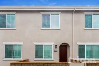 Building Photo - 10579 Amigos Ct
