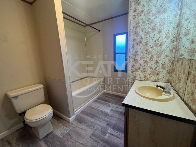 Building Photo - 2 Bedroom, 2 Bathroom Rental NOW Available!