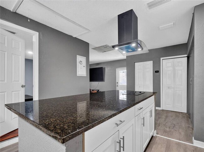 Building Photo - 465 Rio Grande Ln