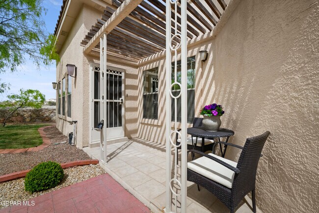 Building Photo - 5939 Bandolero Dr