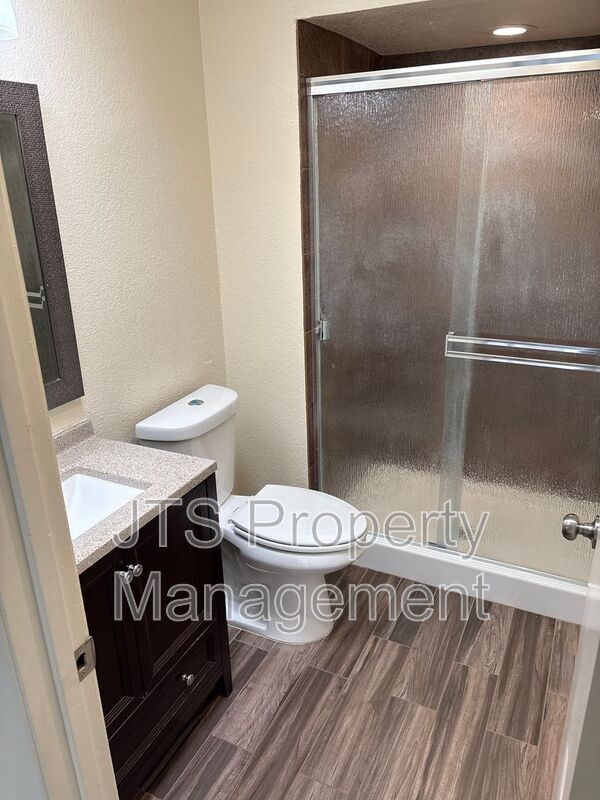 Building Photo - 8130 Sunrise E Way