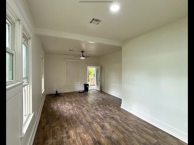 Building Photo - 149 S Dixon Ave