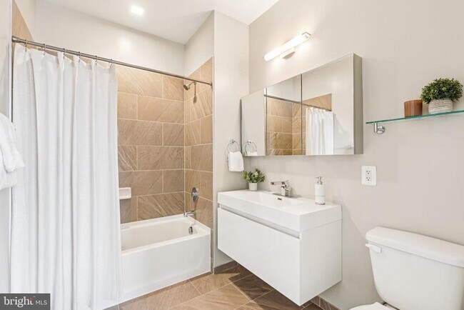 Building Photo - 989 S Buchanan St