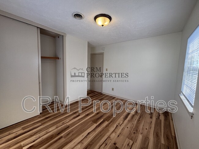 Building Photo - 1008 E Fischer St