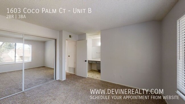 Building Photo - Corona Townhome