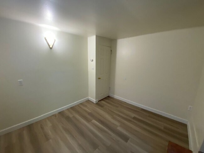 Building Photo - 245-249 Walnut Street