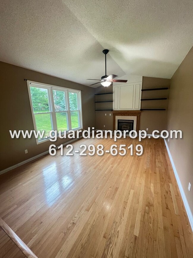 Building Photo - Woodbury House Available July 1, Gleaming Hardwood Floors, Fireplace, Lower Family Room, Fenced Yard