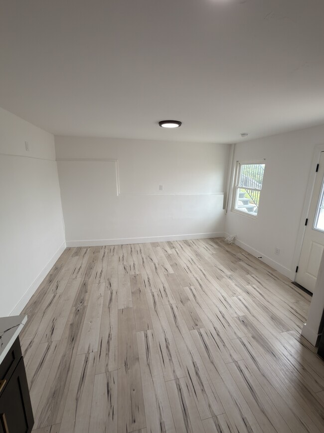 Building Photo - 5536 Encina Dr