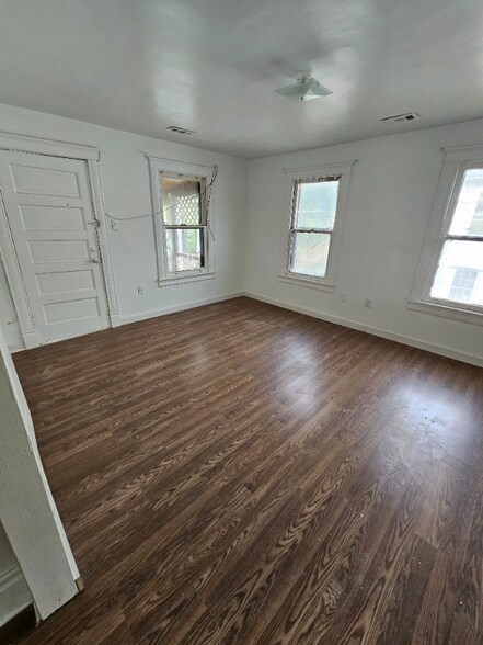 Building Photo - 1609 Spratley St