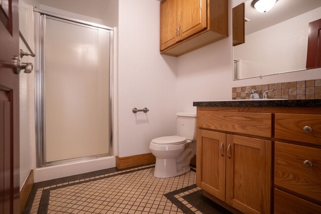 Building Photo - 3-bedroom 2 bath House $2,495