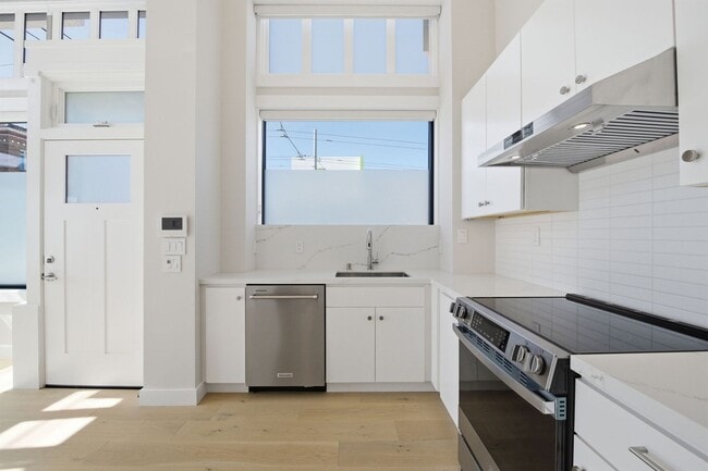 Building Photo - 1498 9th Ave