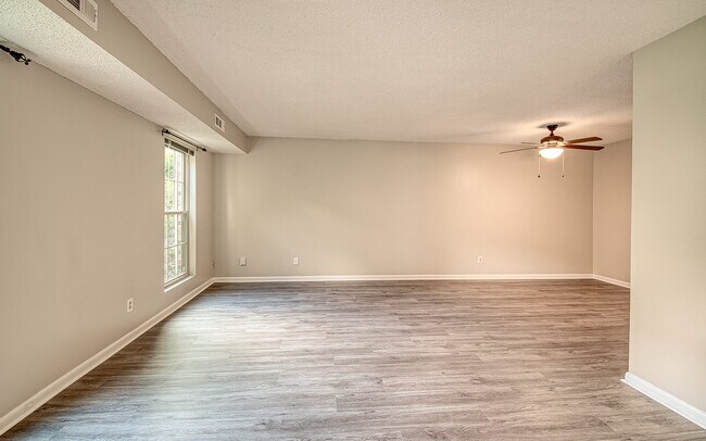 Building Photo - 7914 Gleason Dr