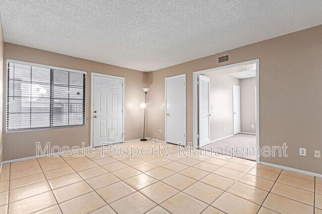 Building Photo - 700 E Mesquite Cir
