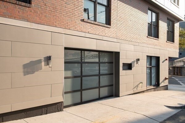 Building Photo - 425 Border St