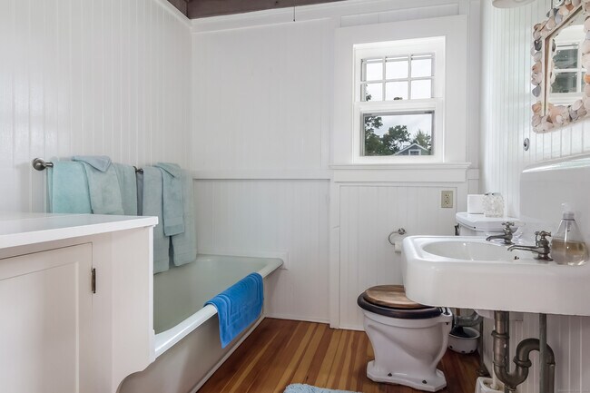 Building Photo - 15 Willard Ave