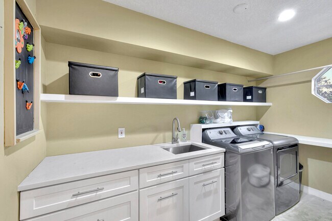 Building Photo - 8205 Woodsmuir Dr