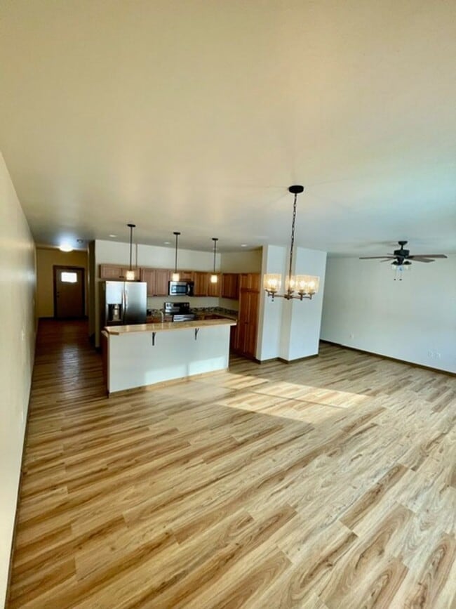 Building Photo - Townhouse - 3 Bedrooms 2 1/2 Bathrooms