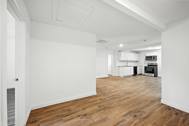 Building Photo - 318 E Shepherd St