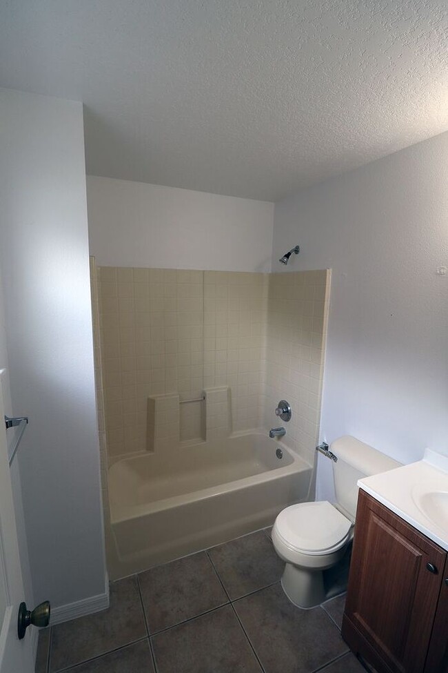 Building Photo - Corner of Curry Ford and Goldenrod 3 bedro...