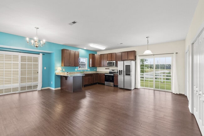 Building Photo - 338 Camerton Ln