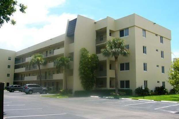 Building Photo - 1638 Embassy Dr