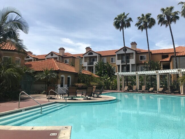 Building Photo - 1950 Camino de la Reina