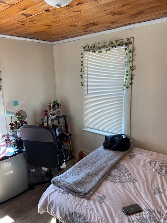 Building Photo - 35 S Chestnut St