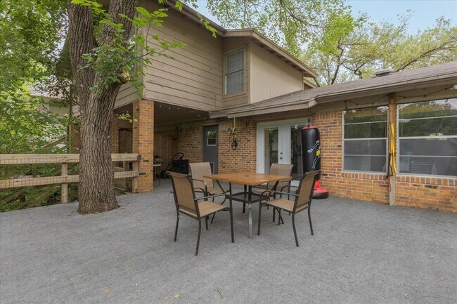 Building Photo - 6307B Shadow Valley Dr