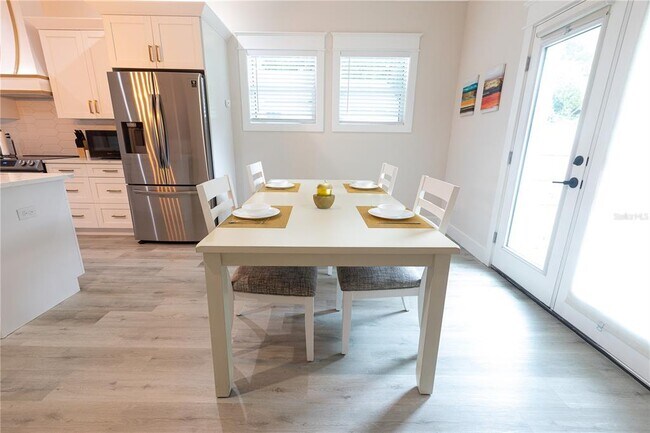 Building Photo - 507 E Paris St