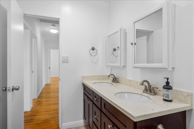 Building Photo - Corner lot home on a classic tree lined Beverly Hills street