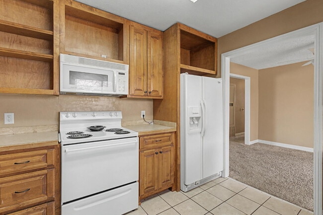 Building Photo - 910 S 28th St