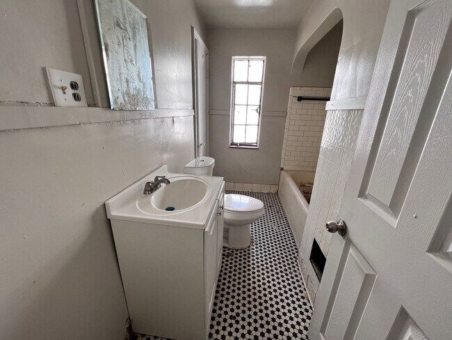 Building Photo - 3 Bedroom 1 Bath Home in Detroit