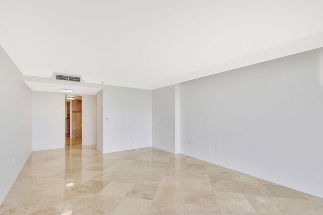 Building Photo - 400 S Beach Rd