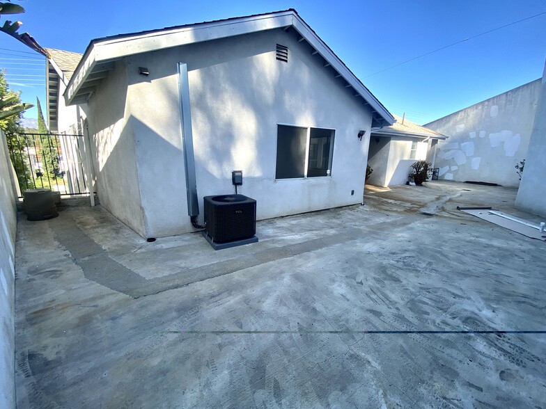Building Photo - 3973 Verdugo Rd
