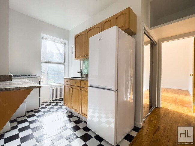 Building Photo - DIAMOND STREET / Greenpoint Studio / Amazi...