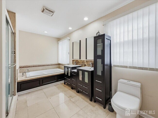 Building Photo - 37 Jersey Ave