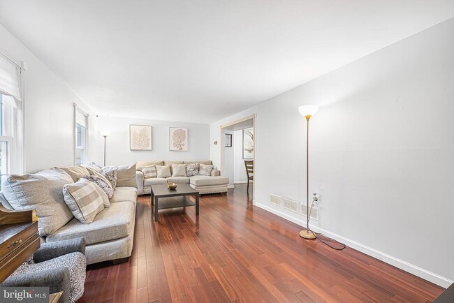 Building Photo - 25921 Largo Ct