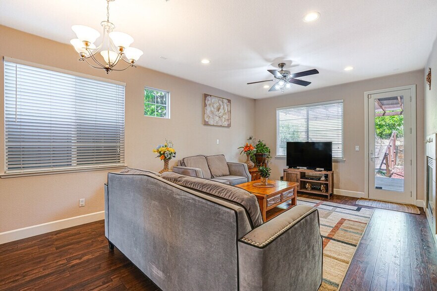 Primary Photo - 140 Lawlor Ct