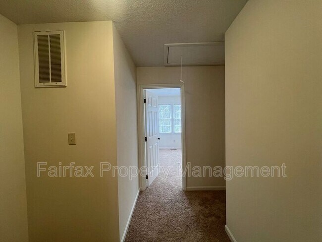 Building Photo - 112 Greenmont Ln